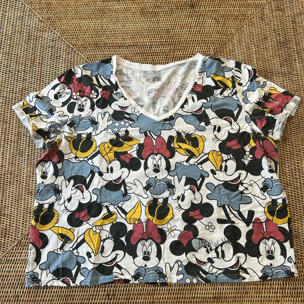 Disney Women's Short Sleeve Tee - Minnie Mouse Print